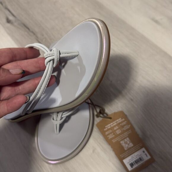 NWT- OLUKAI- Women's Aka Sandals- IRIDESCENT/VAPOR- Size 7 - Picture 6 of 10